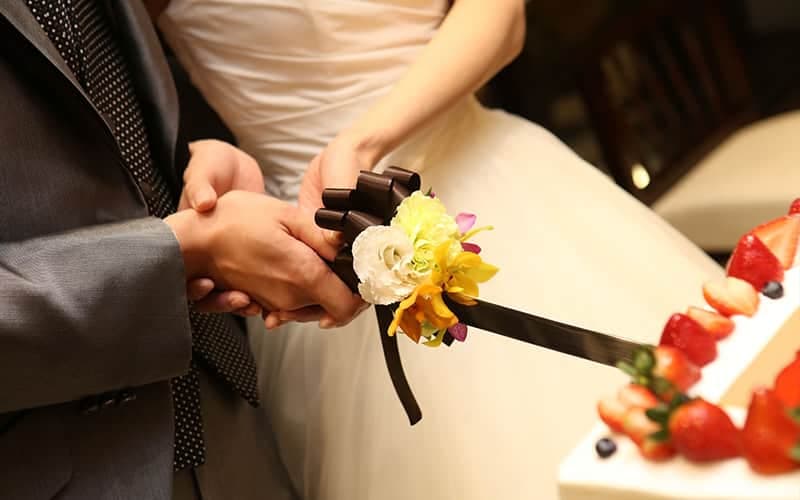 結婚式の定番ファーストバイトの代わりに バイトはいかが ニュース