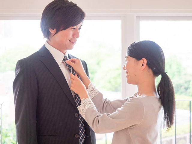 結婚挨拶の服装は女性 男性でどう選ぶべき 小物や髪型もチェック ニュース