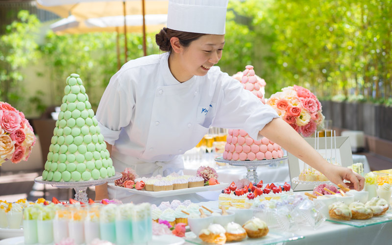 笑顔の生まれるデザートを作るパティシエ