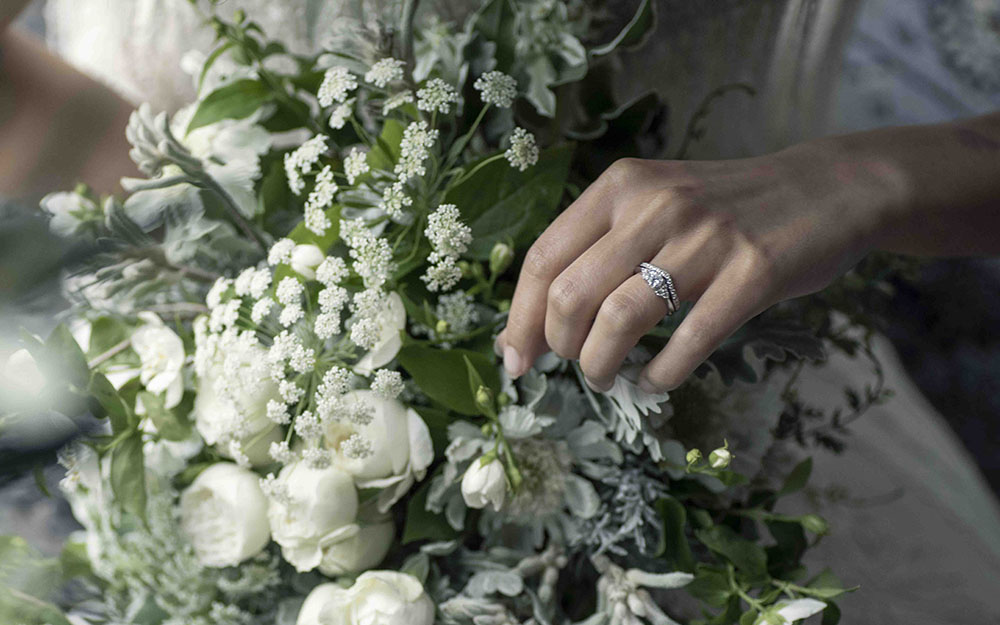 婚約指輪をいつ買うか悩んでいる方へ！時期や流れ、成功ポイントを紹介