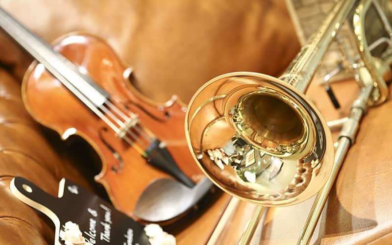 結婚式にゲストが酔いしれる贅沢な生演奏を