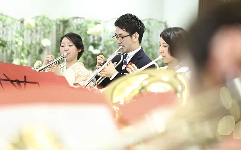 結婚式にゲストが酔いしれる贅沢な生演奏を