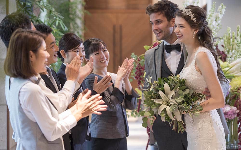 結婚式に遅刻する時や途中で抜ける時のマナーについて