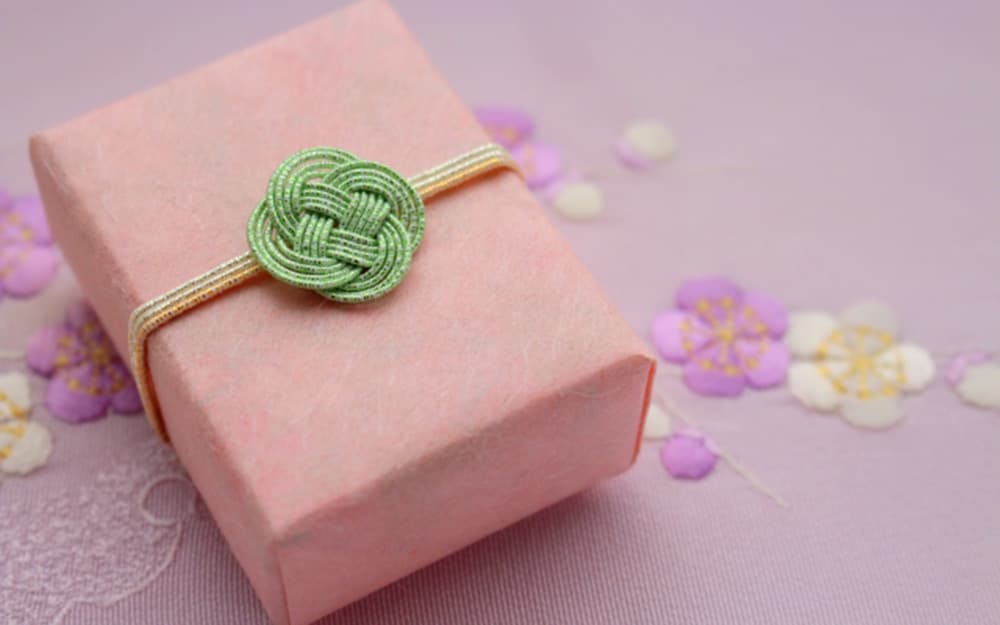 京都の結婚式で引き出物はどうする？人気の品や地域ごとの相場なども